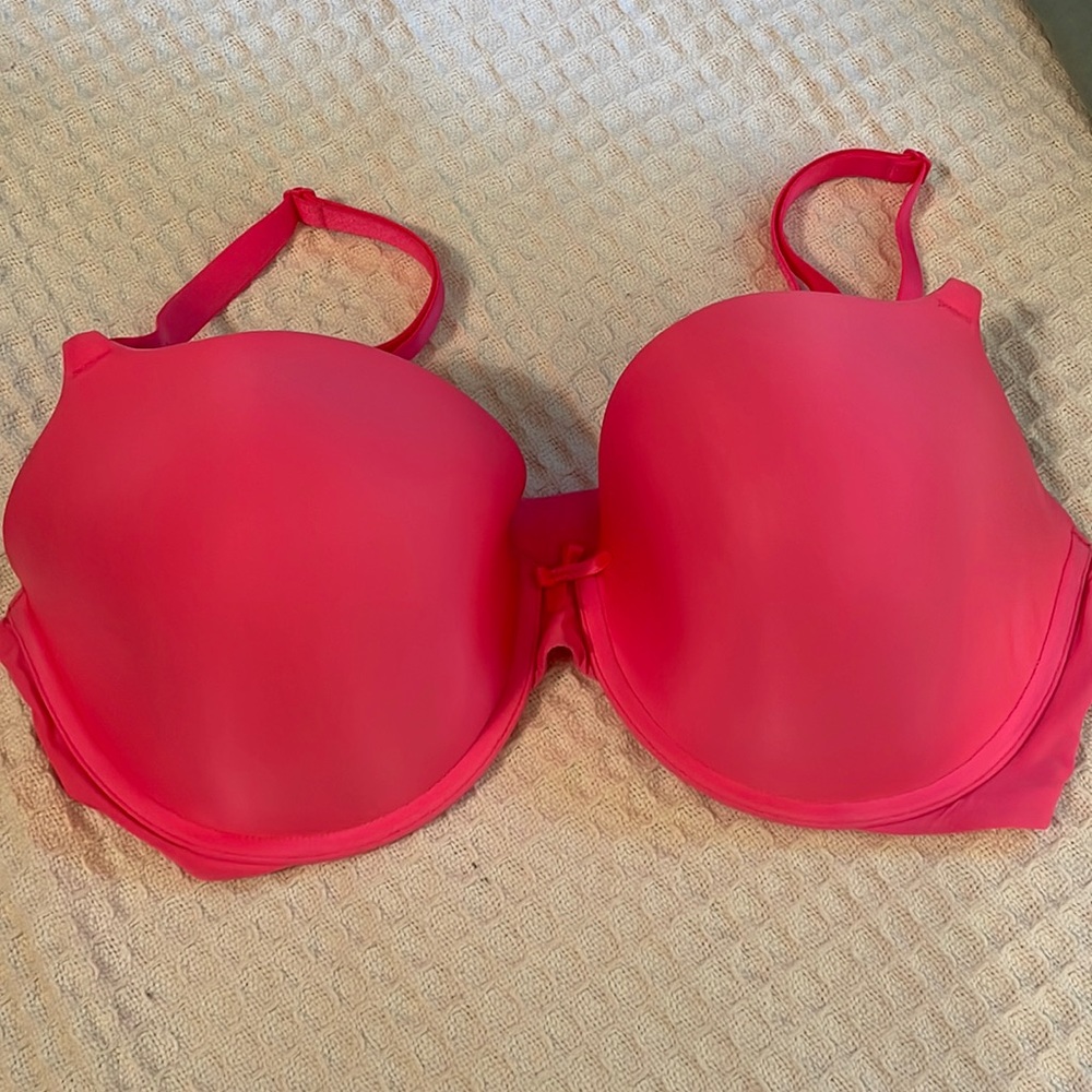 Victoria’s Secret Demi bra 36DD in bright pink. Convertible bra.